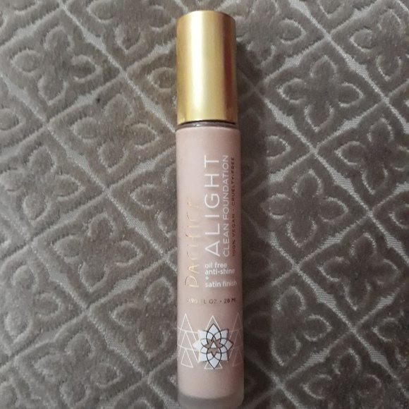 Pacifica all night vegan Foundation - Picture 1 of 2